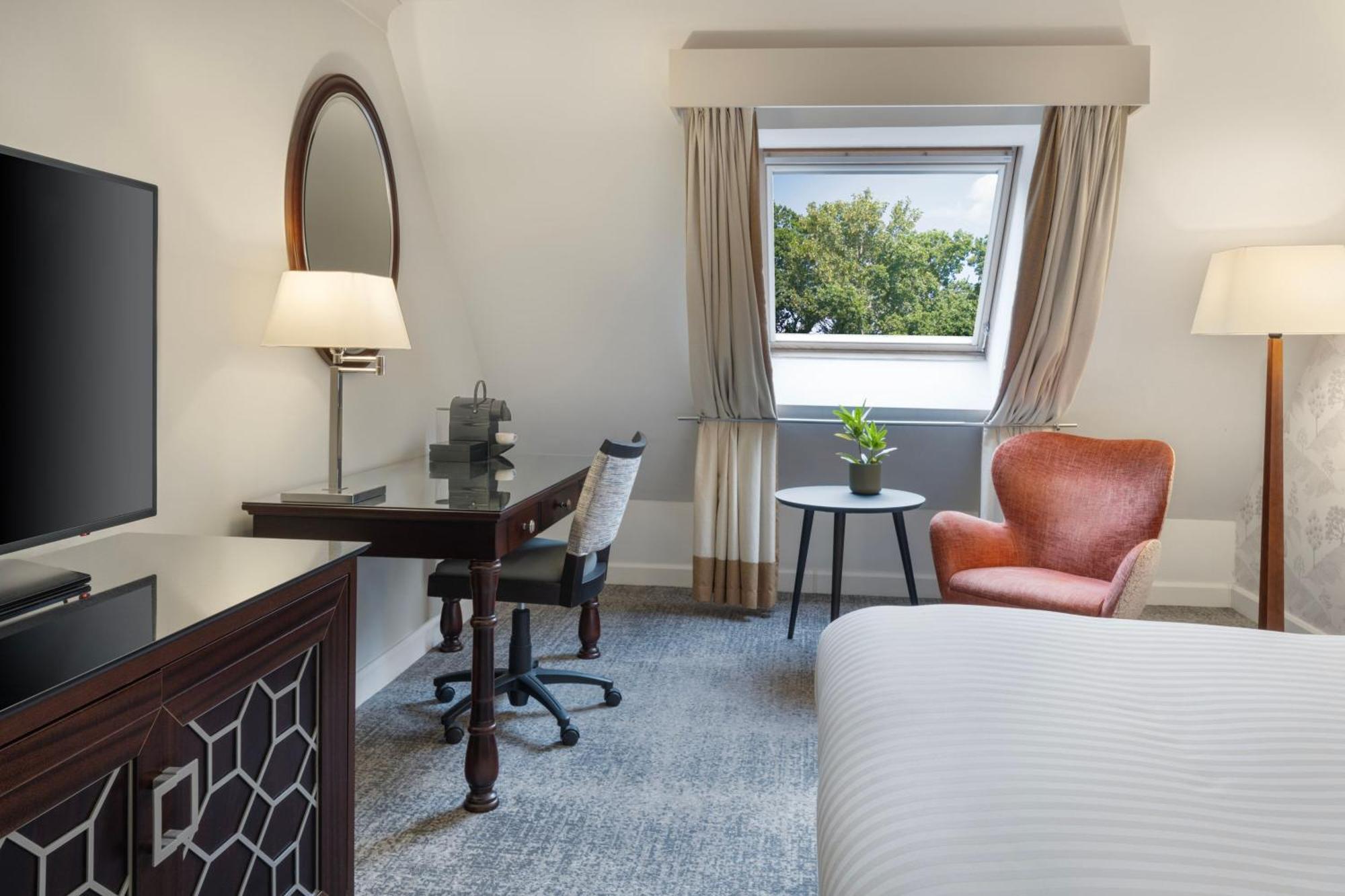 Delta Hotels By Marriott Worsley Park Country Club Exterior foto